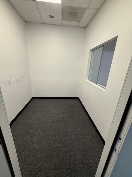 More Photos Of 5765 S Rainbow Blvd, Las Vegas Office For Lease