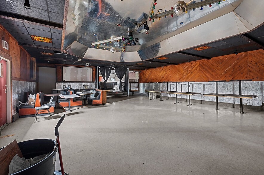 More Photos Of 1204 18th St, Two Rivers Bar For Sale