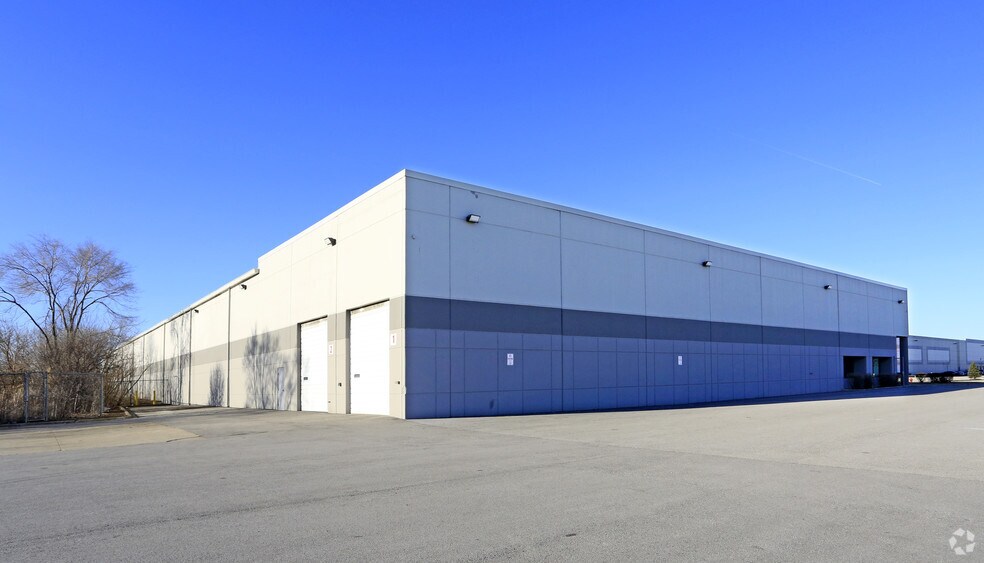 More Photos Of 1245-1247 Lakeside Dr, Romeoville Warehouse For Lease