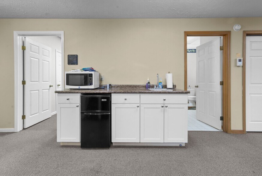 More Photos Of 1105 W Main St, Greenfield Office For Sale