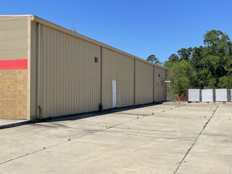 More Photos Of 44034 Highway 429, Saint Amant Freestanding For Lease