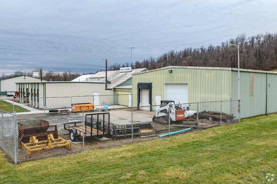 More Photos Of 555 Valley Kitchen Dr, Mount Pleasant Warehouse For Lease