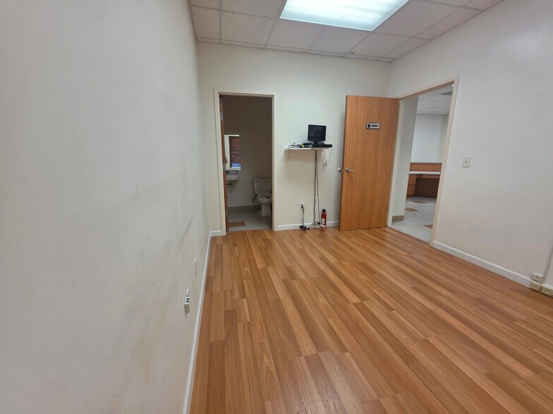 More Photos Of 19121 W Little York, Katy Medical For Lease