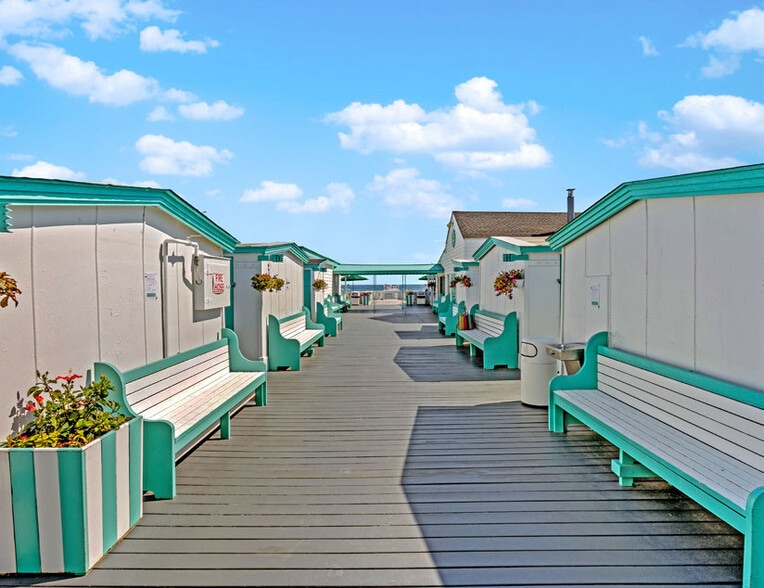 More Photos Of 2045 Ocean Blvd, Atlantic Beach Specialty For Sale