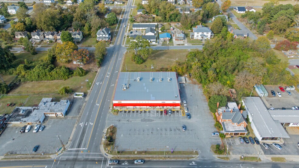 More Photos Of 301-303 N George St, Goldsboro Storefront For Lease