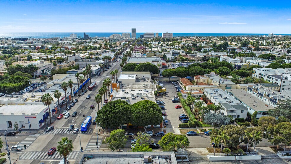 More Photos Of 1433 Wilshire Blvd, Santa Monica Restaurant For Lease