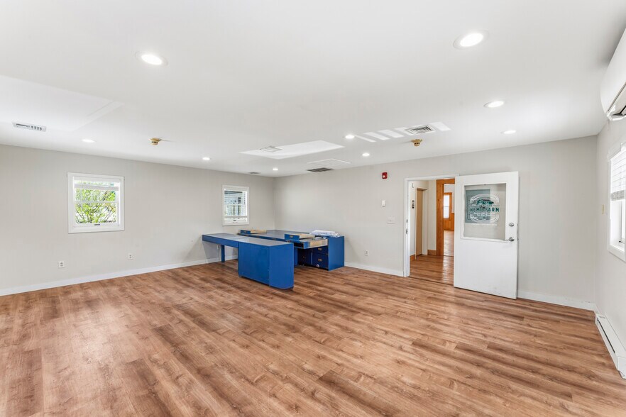 More Photos Of 13 Fort Hill Rd, Groton Storefront Retail Residential For Sale