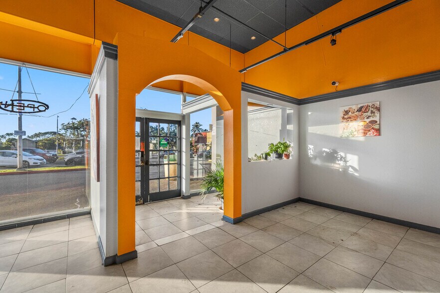 More Photos Of 549 Halemaumau St, Honolulu Restaurant For Lease