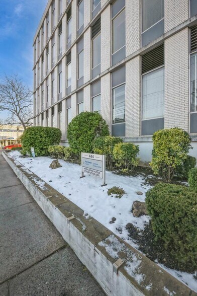 More Photos Of 444 Merrick Rd, Lynbrook Medical For Lease