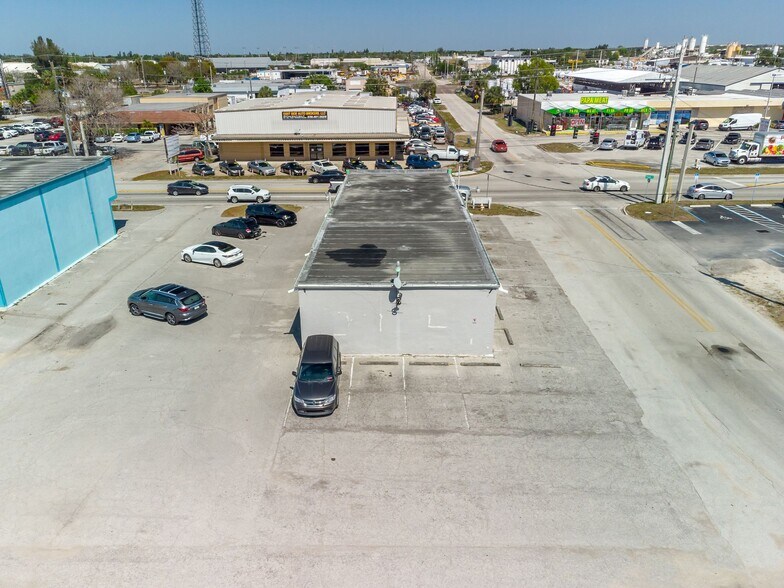 More Photos Of 2578 Fowler St, Fort Myers Freestanding For Lease
