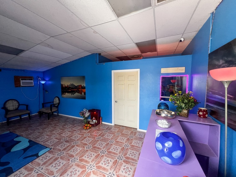 More Photos Of 13860 Nacogdoches Rd, San Antonio Freestanding For Sale