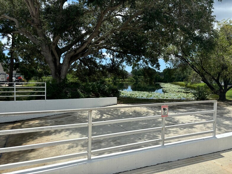 More Photos Of 263 Field End St, Sarasota Warehouse For Sale