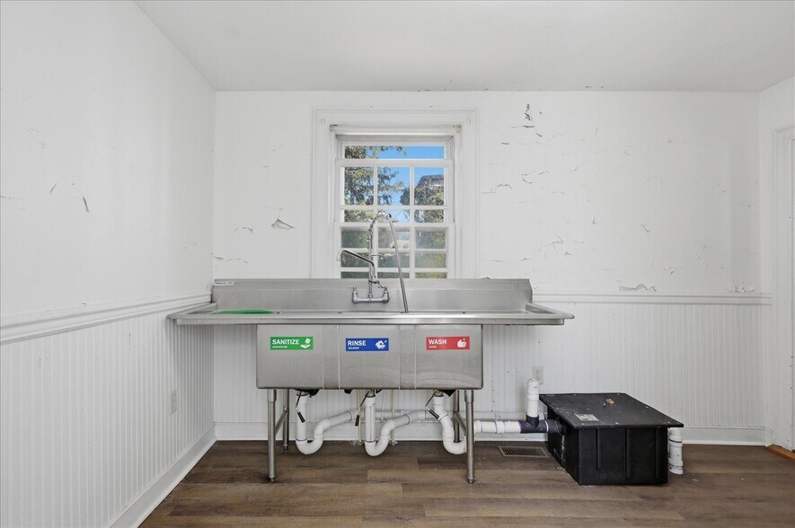 More Photos Of 217 W Boscawen St, Winchester Restaurant For Sale