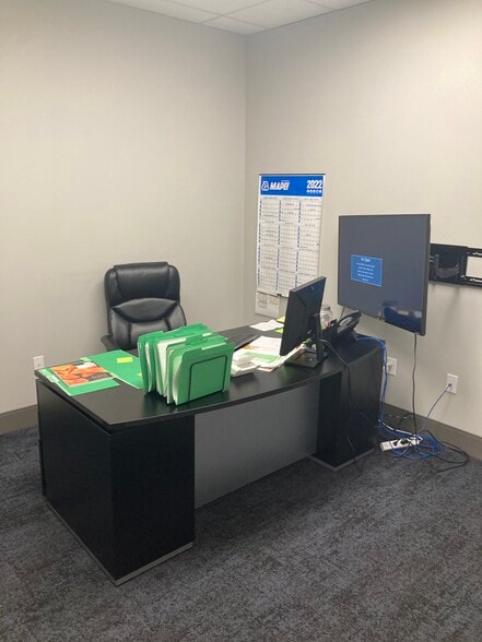 More Photos Of 9305-9335 Millsview Rd, Houston Distribution For Lease