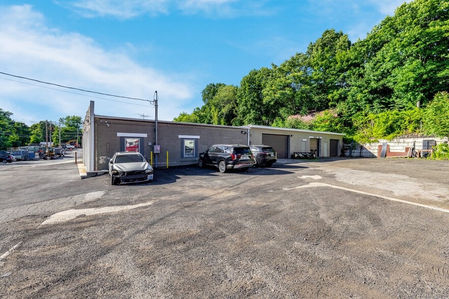 More Photos Of 38 Commerce St, Derby Manufacturing For Lease