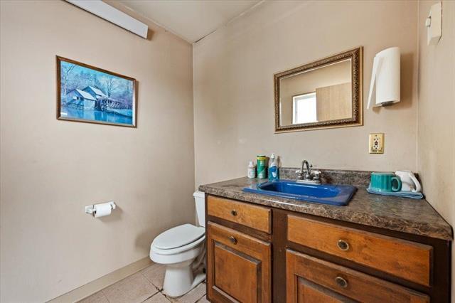 More Photos Of 401 N 5th St, Custer Industrial For Sale