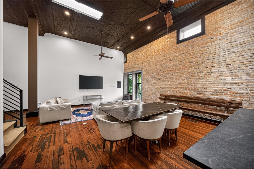 More Photos Of 612 High St, Comfort Storefront Retail Residential For Lease