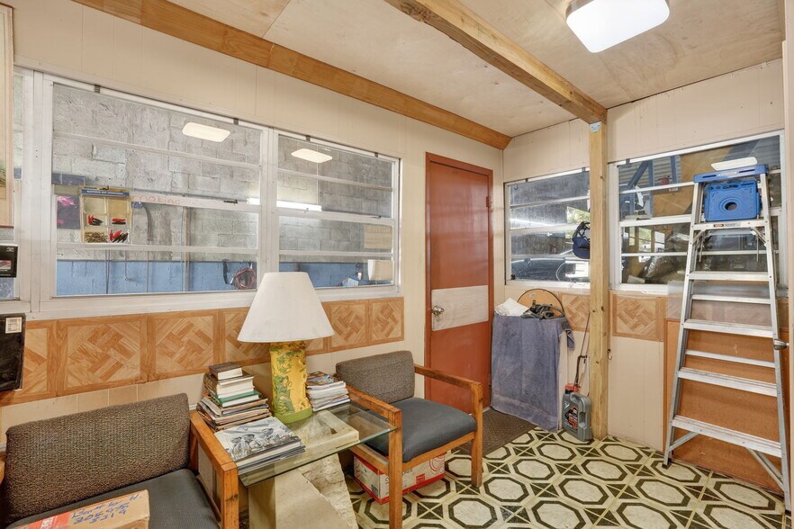 More Photos Of 3838 Shipping Ave, Miami Auto Repair For Sale