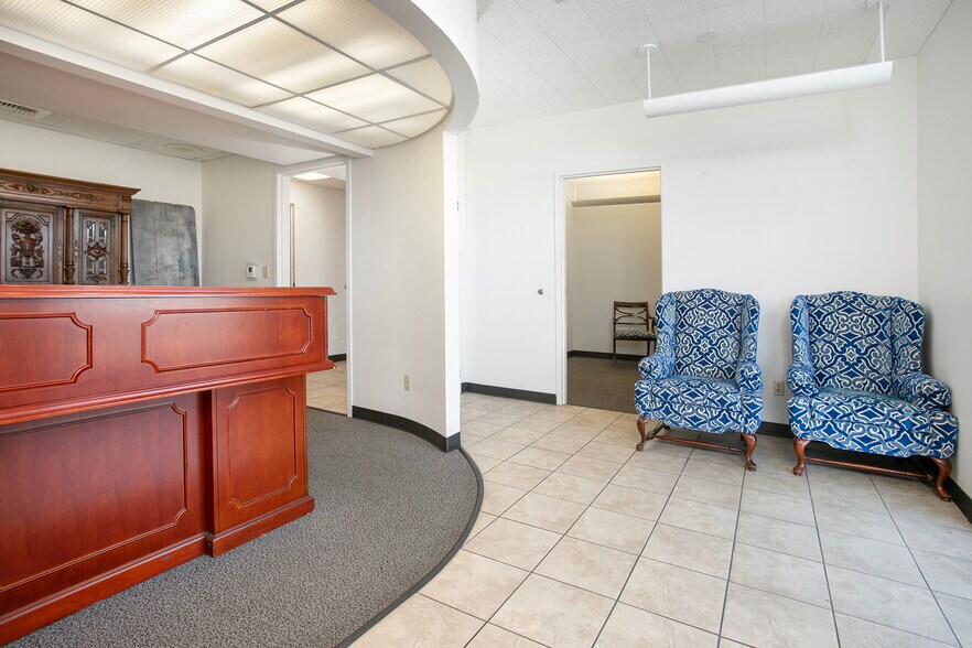 More Photos Of 415 Beckham Ave, Tyler Storefront For Sale