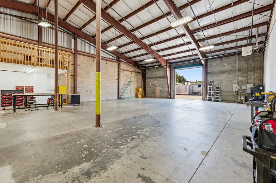 More Photos Of 17278-17310 Cattle Dr, Penn Valley Warehouse For Lease
