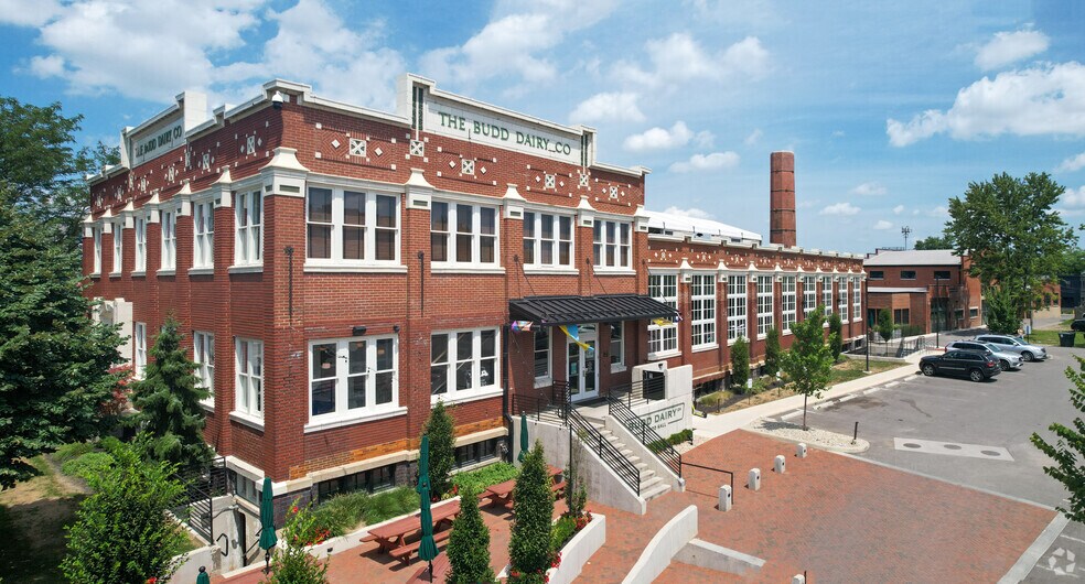 More Photos Of 1086 N 4th St, Columbus Office For Lease