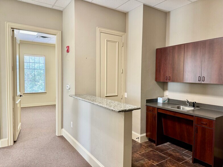 More Photos Of 2800 Corporate Dr, Flower Mound Medical For Lease