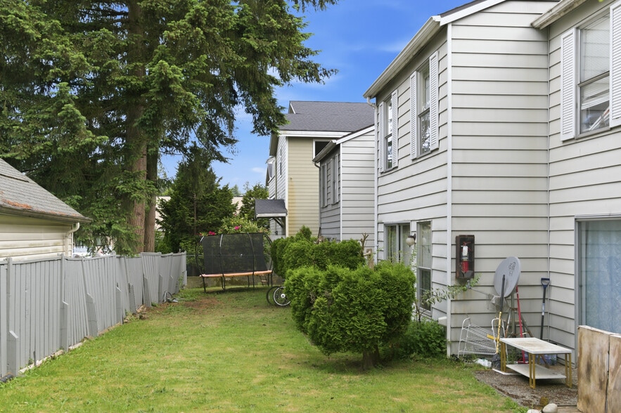 More Photos Of 1527 NE 150th St, Seattle Apartments For Sale