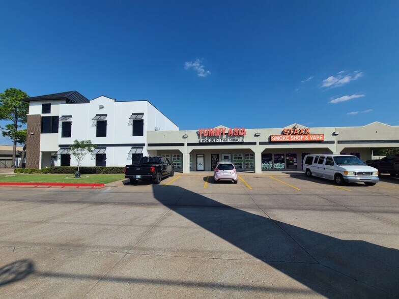More Photos Of 11001-11013 S Memorial Dr, Tulsa Unknown For Lease