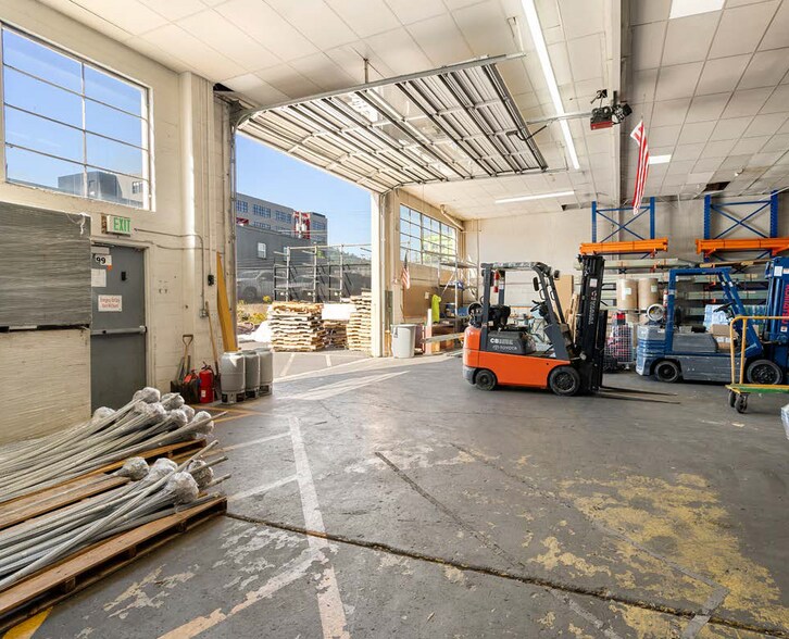 More Photos Of 2353 NW 21st Pl, Portland Warehouse For Lease