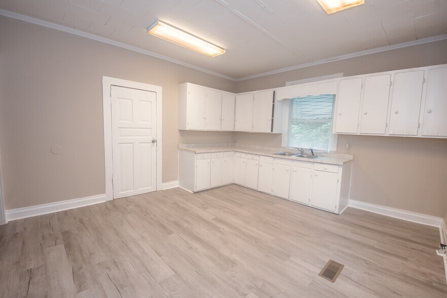 More Photos Of 707 W Phifer St, Monroe Apartments For Sale