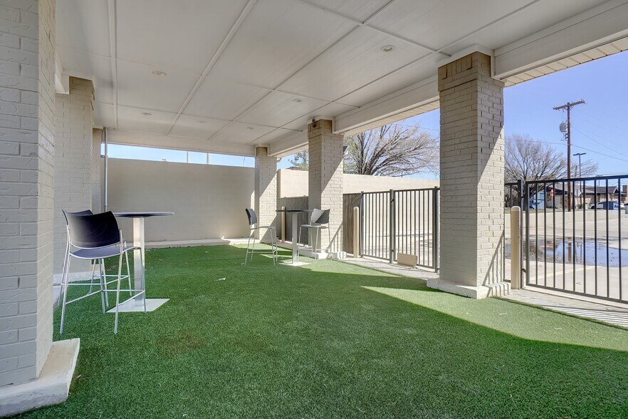 More Photos Of 809 Woodrow Wilson Ray Cir, Bridgeport Office For Sale