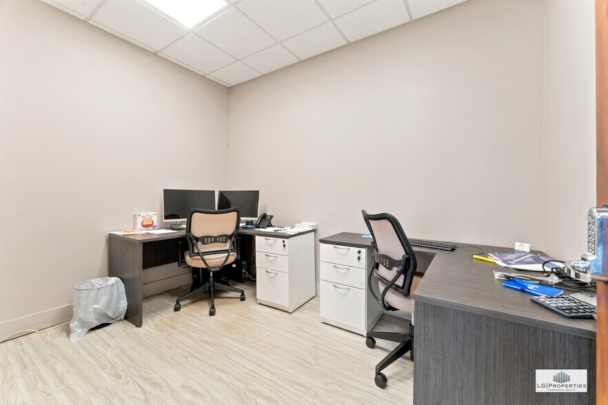 More Photos Of 920 E County Line Rd, Lakewood Office For Lease