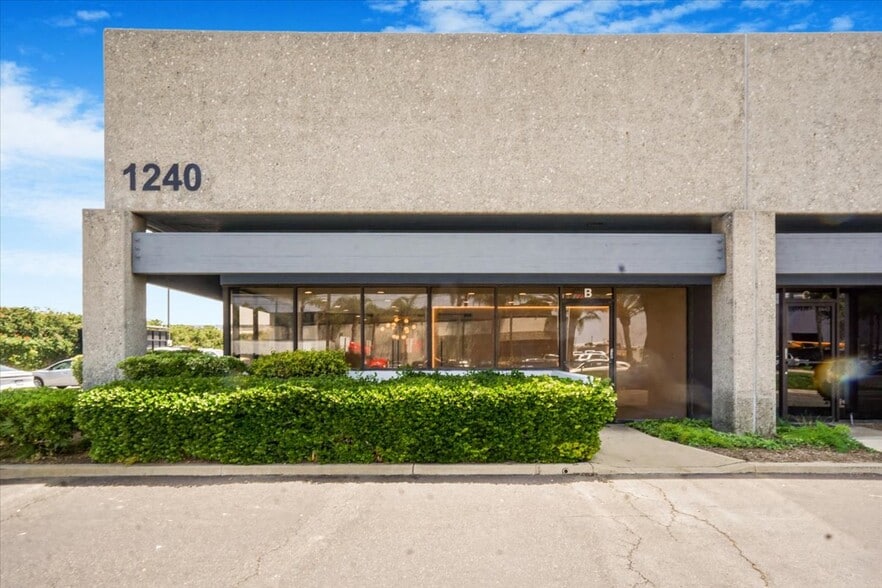 More Photos Of 1240 N Jefferson St, Anaheim Warehouse For Sale