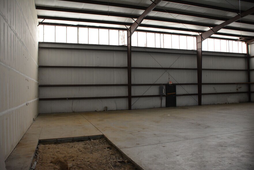 More Photos Of 4329 W Pensacola St, Tallahassee Warehouse For Lease