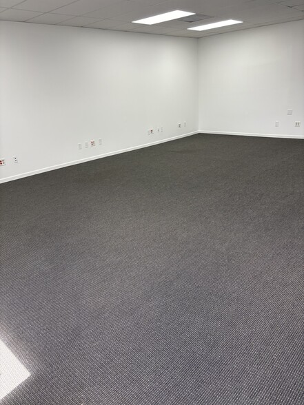 More Photos Of 6208-6222 Covington Rd, Fort Wayne Freestanding For Lease