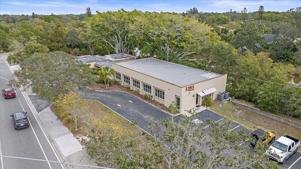More Photos Of 3205 Southgate Cir, Sarasota Office For Sale
