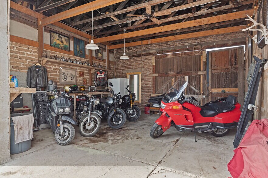 More Photos Of 206 W Murphy St, Alpine Specialty For Sale