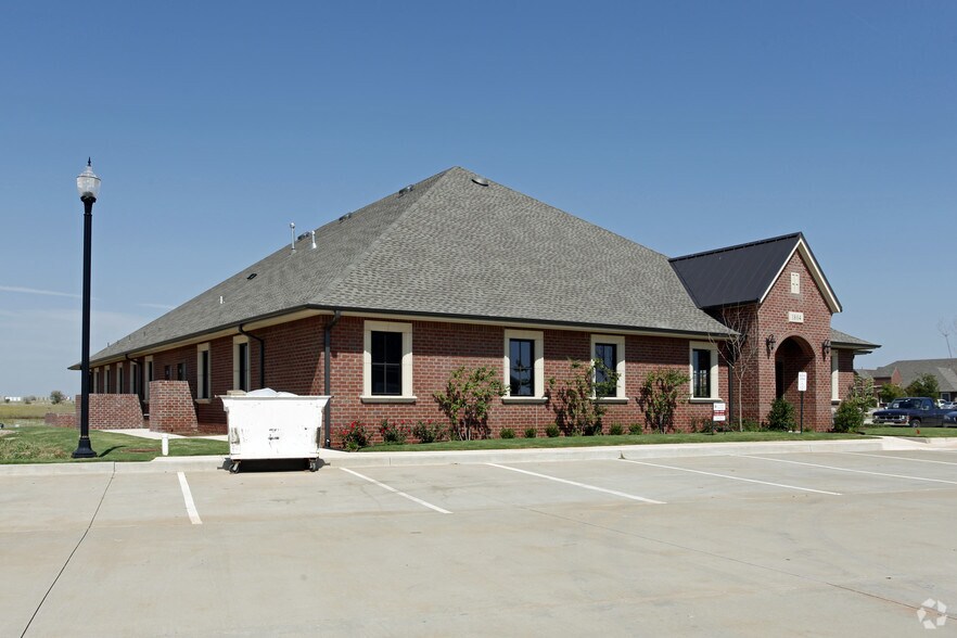 More Photos Of 1804 Commons Cir, Yukon Medical For Lease