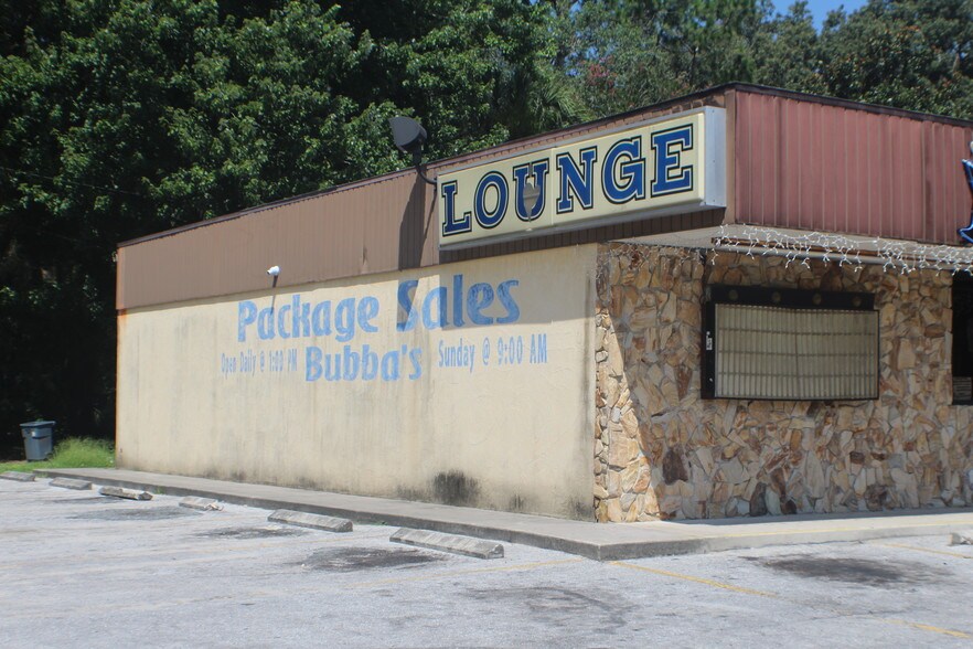 More Photos Of 17650 NW US Highway 19, Fanning Springs Bar For Sale