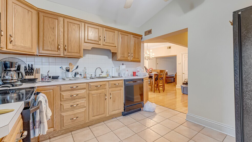 More Photos Of 207 W Broad St, Bethlehem Office For Sale