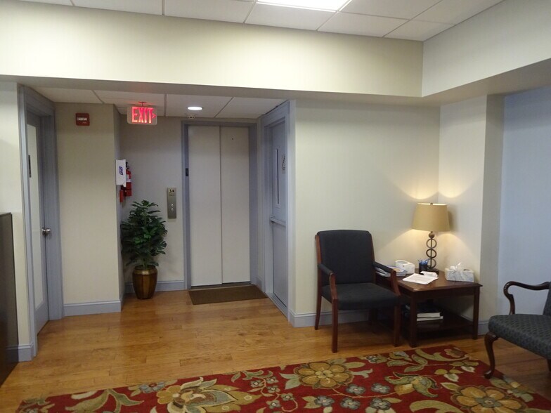 More Photos Of 8 Capitol St, Charleston Loft Creative Space For Lease
