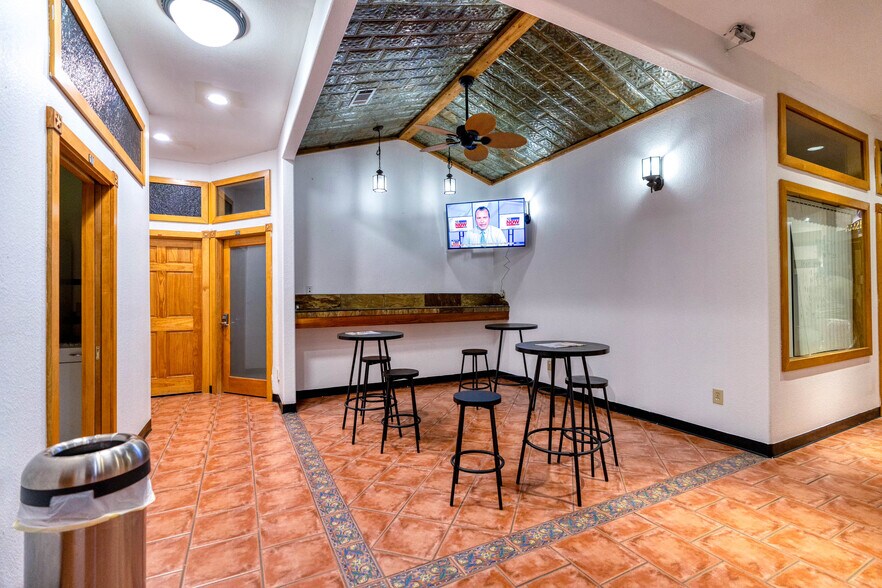 More Photos Of 5101 E University Dr, Denton Loft Creative Space For Lease