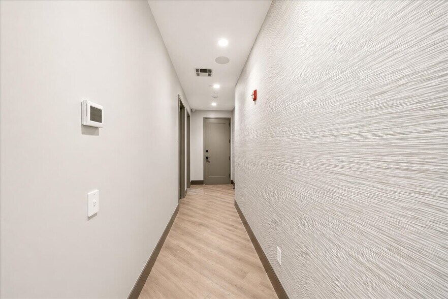 More Photos Of 860 Central Park Ave, Scarsdale Bank For Lease