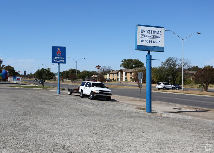 More Photos Of 5020-5026 E Lancaster Ave, Fort Worth Freestanding For Lease