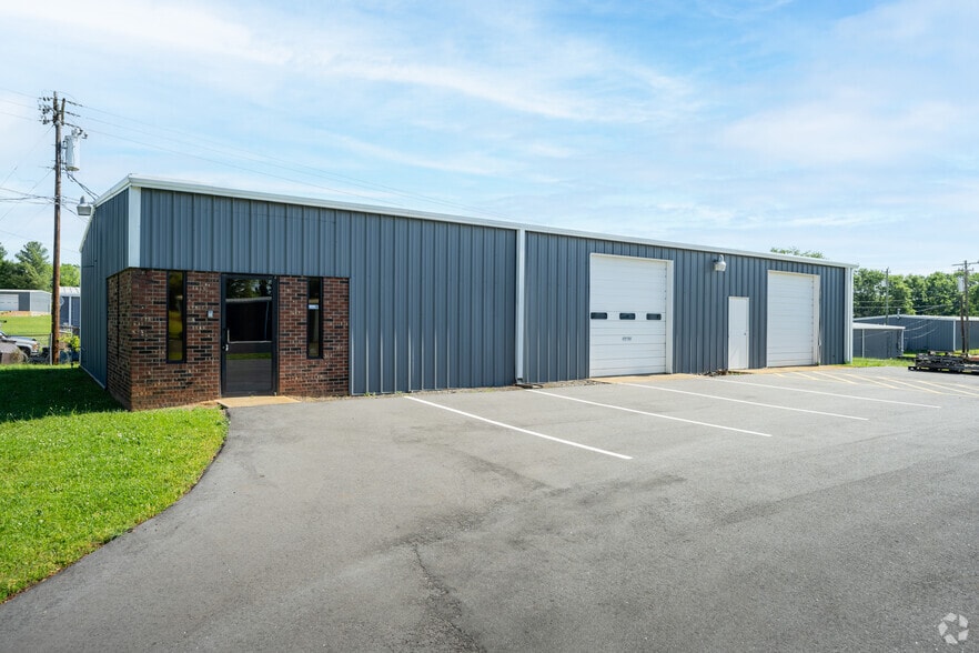 More Photos Of 410 Westbrook Ct, Spartanburg Unknown For Lease