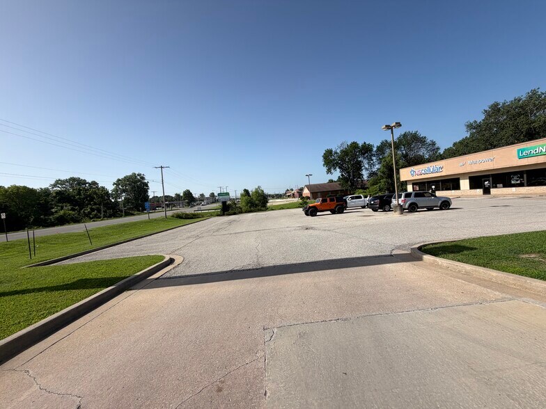 More Photos Of 4007 Parkview Dr, Pittsburg General Retail For Lease