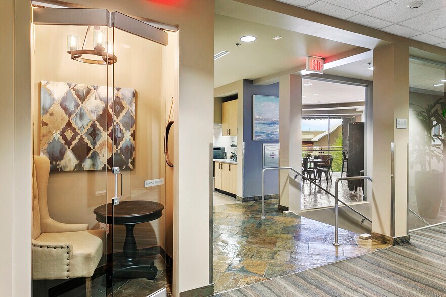 More Photos Of 9375 E Shea Blvd, Scottsdale Coworking Space