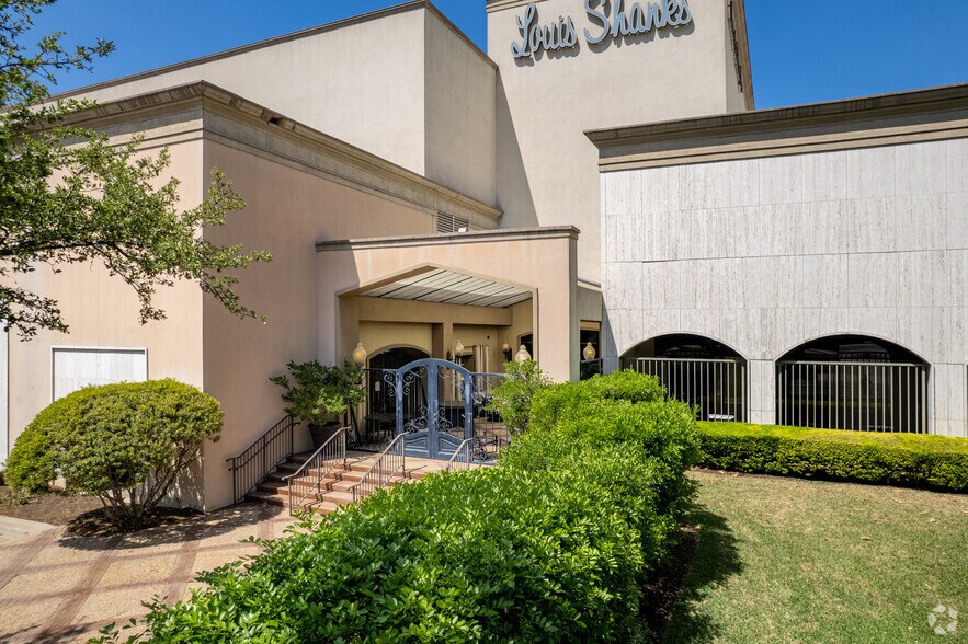 More Photos Of 2930 W Anderson Ln, Austin Freestanding For Sale