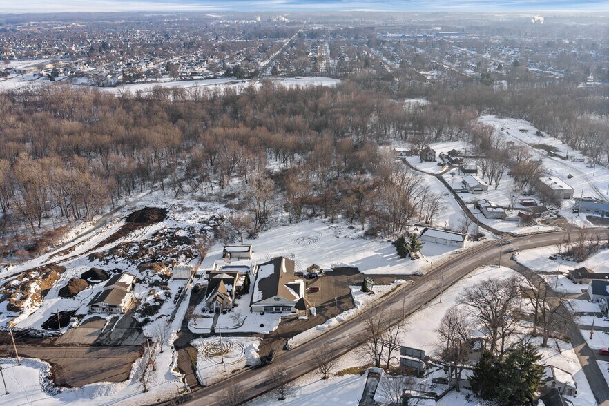 More Photos Of 3724 12th St NW, Canton Freestanding For Sale