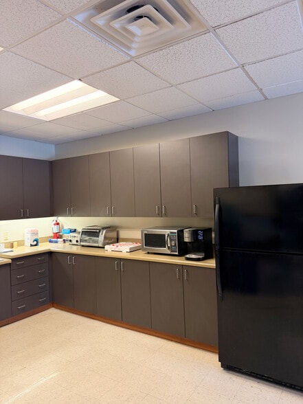 More Photos Of 502 Keystone Dr, Warrendale Office For Sale